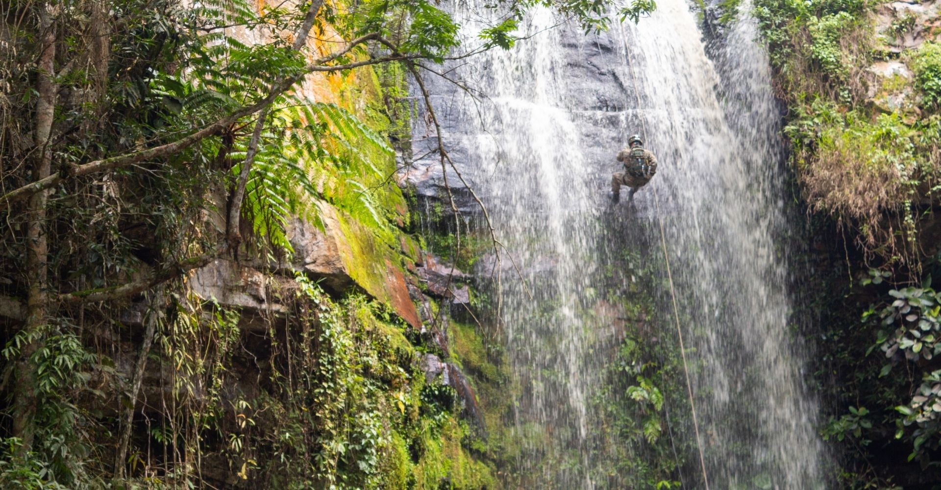 Cascada donde se realiza el curso de rappel